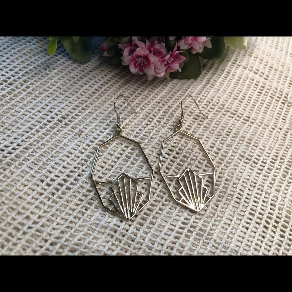 Golden hooks earrings 